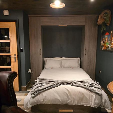 The Pub - Unique & Authentic Experience - Free Parking!, 5 Minutes From Airbus And The Mall Cribbs Bristol Bagian luar foto