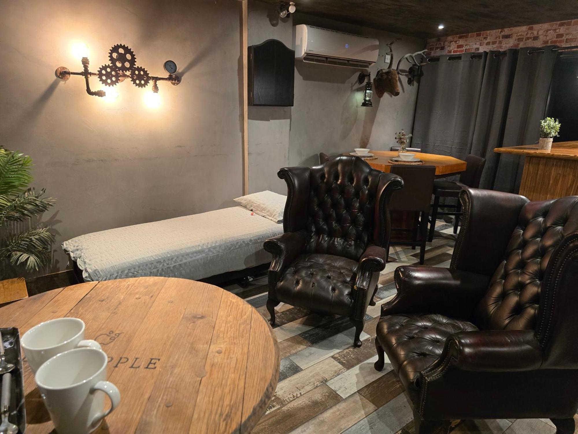 The Pub - Unique & Authentic Experience - Free Parking!, 5 Minutes From Airbus And The Mall Cribbs Bristol Bagian luar foto