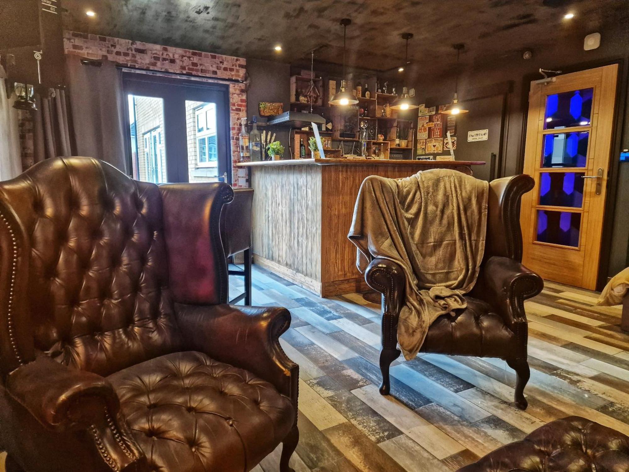 The Pub - Unique & Authentic Experience - Free Parking!, 5 Minutes From Airbus And The Mall Cribbs Bristol Bagian luar foto