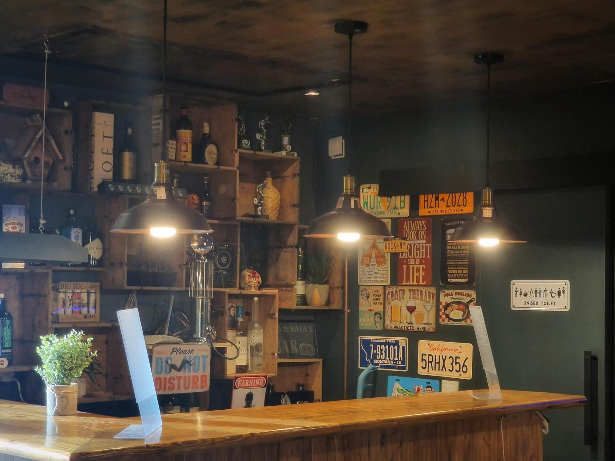 The Pub - Unique & Authentic Experience - Free Parking!, 5 Minutes From Airbus And The Mall Cribbs Bristol Bagian luar foto